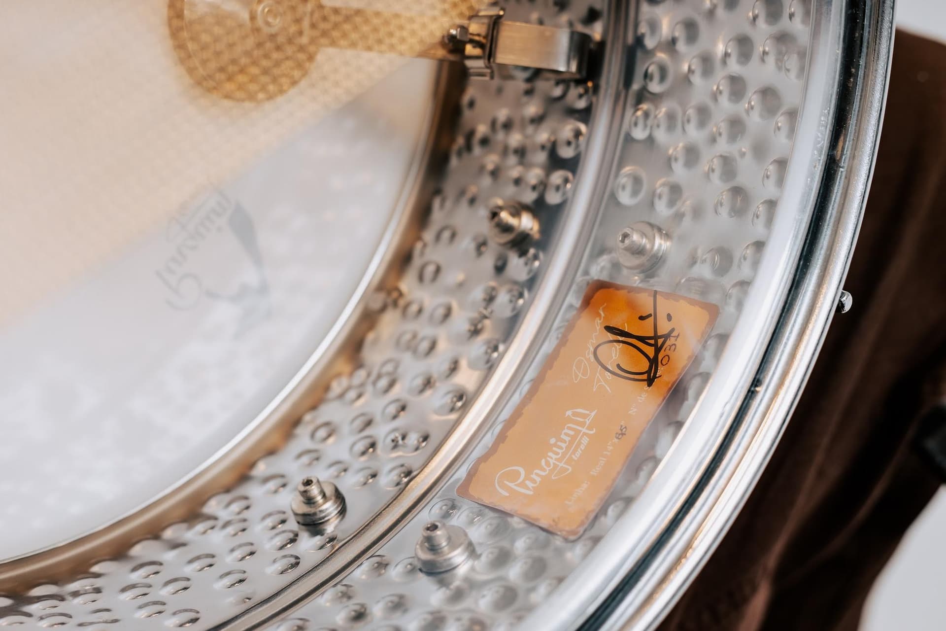 Caixa de bateria com casco martelado cromado